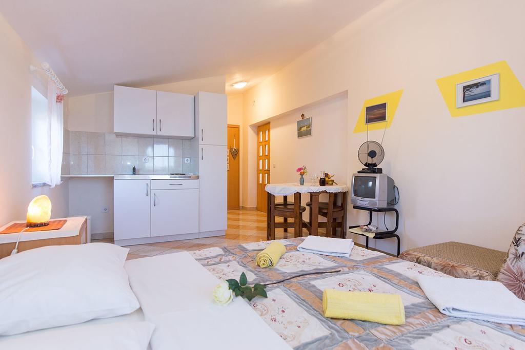 Apartments Juras Brzac ภายนอก รูปภาพ