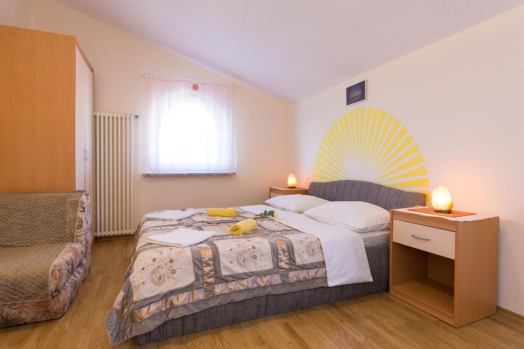 Apartments Juras Brzac ภายนอก รูปภาพ