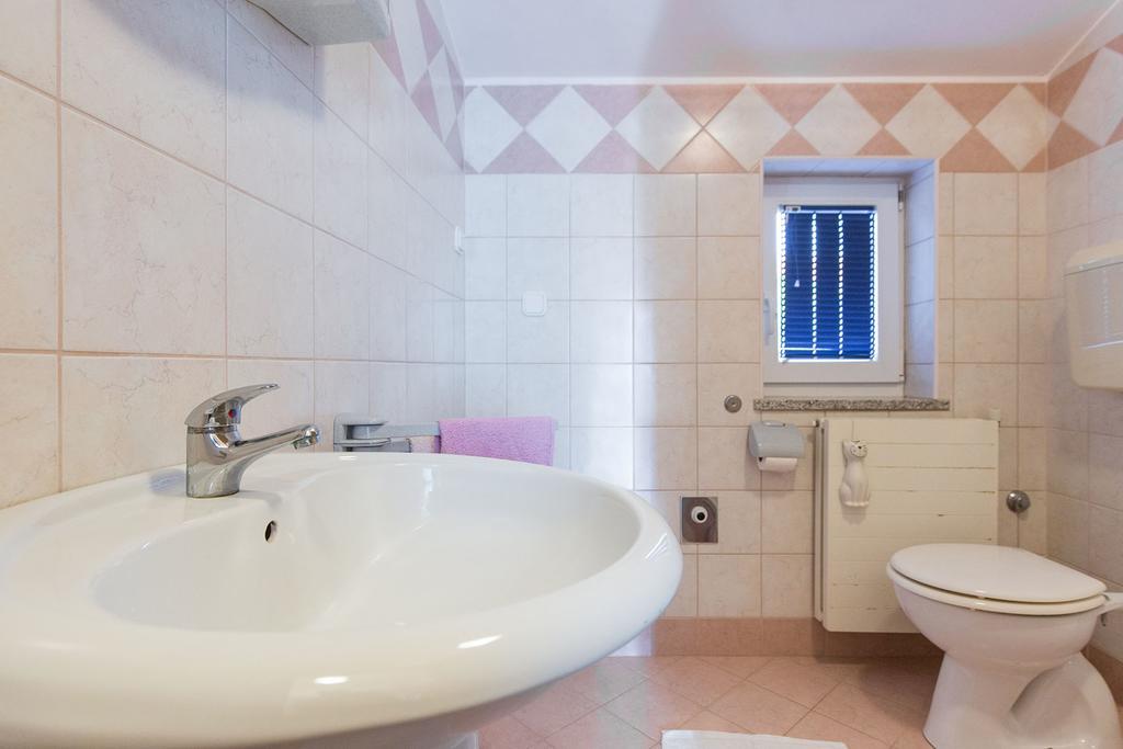 Apartments Juras Brzac ภายนอก รูปภาพ
