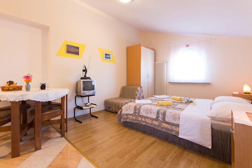 Apartments Juras Brzac ภายนอก รูปภาพ