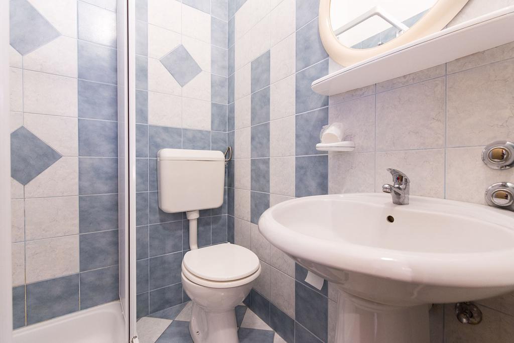 Apartments Juras Brzac ภายนอก รูปภาพ
